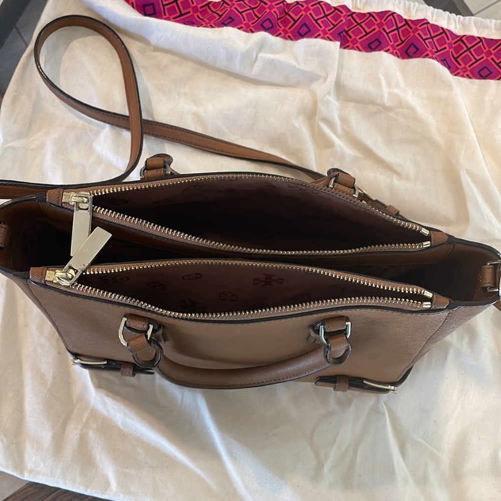 Tory Burch Leather Purse ๐ - Picture 9 of 14